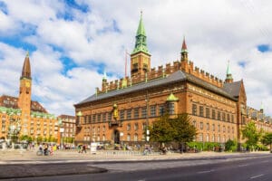 Ayuntamiento de Copenhague en un día soleado