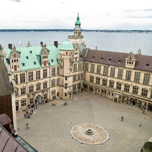 Vista aerea de la plaza central del Castillo de Kronborg