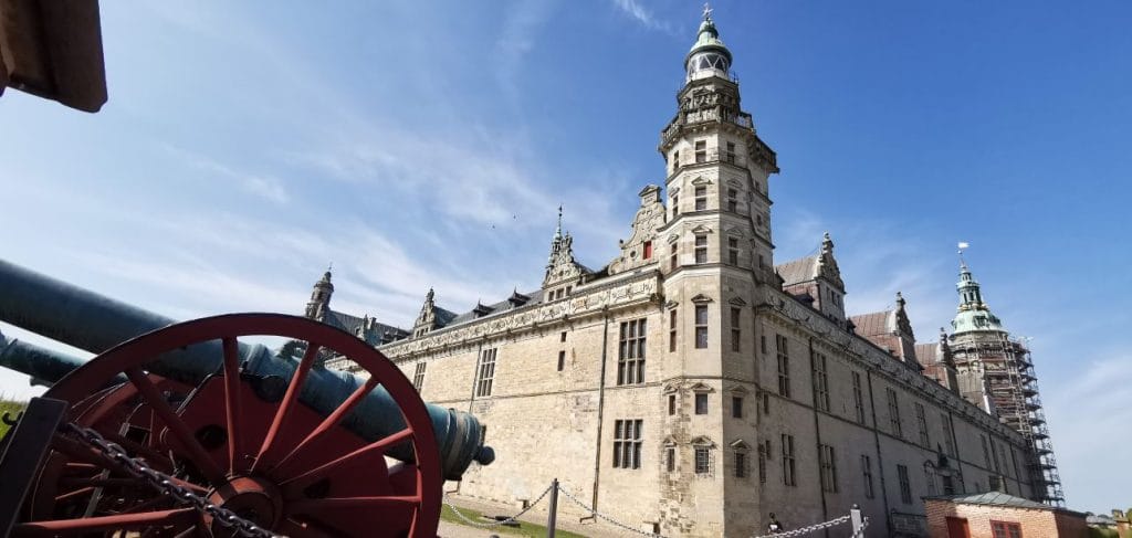 Tour por Kronborg y Frederiksborg con entradas en Español o Catalán